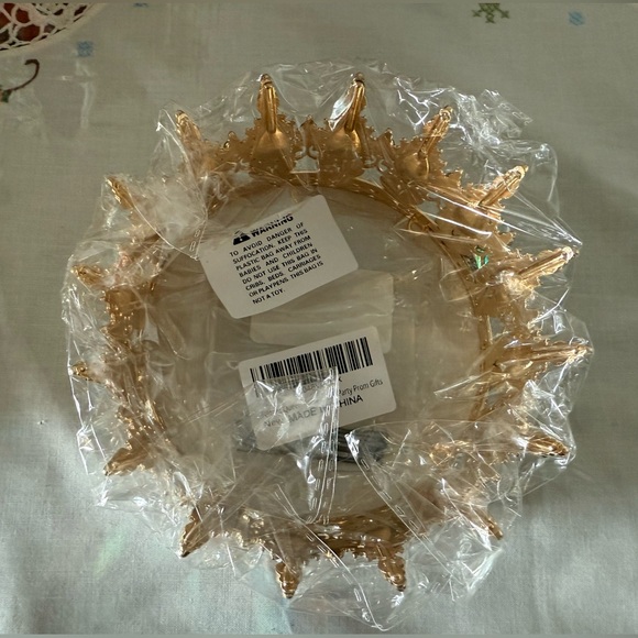 Crown - Picture 5 of 10